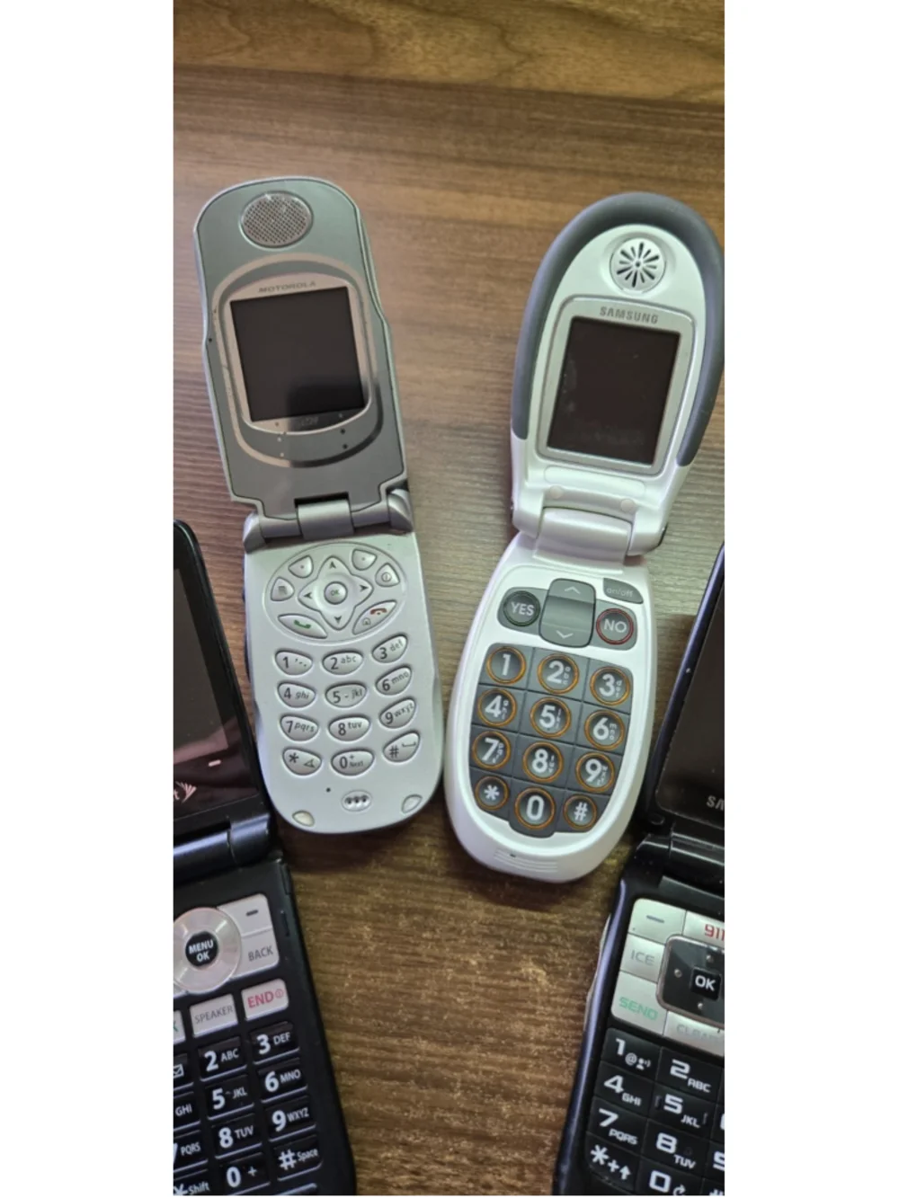 Vintage Lot of 4 Different Old Flip Cellphones Samsung, Sanyo, Motorola